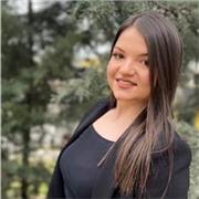 Informatik-Tutor, der Kinder aller Altersgruppen unterrichtet